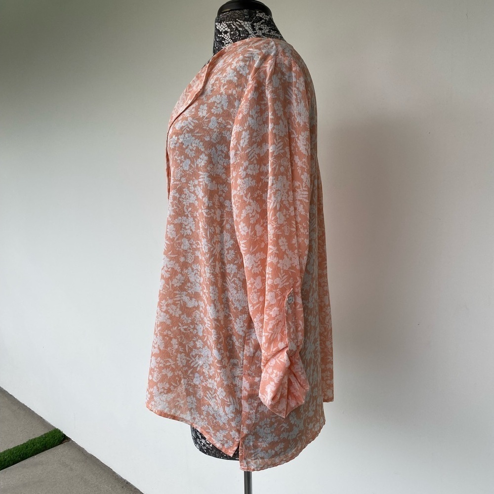 Floral Peach Blouse by Bobeau size 1X - Picture 3 of 4